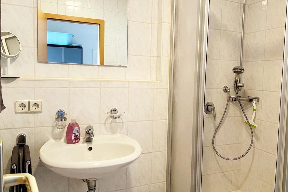 Shower, Bathroom, heating