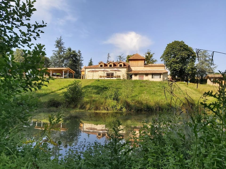 Property building, Spring, Day, Natural landscape, Garden, Garden view, Lake view, River view