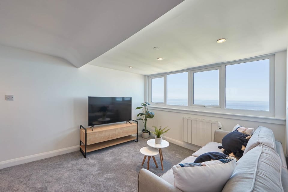 TV and multimedia, Living room, Seating area, Sea view