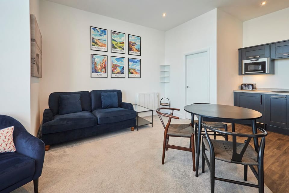 Kitchen or kitchenette, Living room, Seating area, Dining area