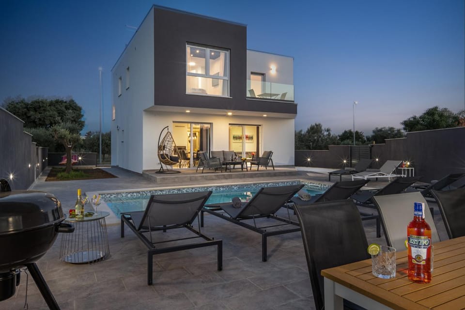 Property building, Swimming pool