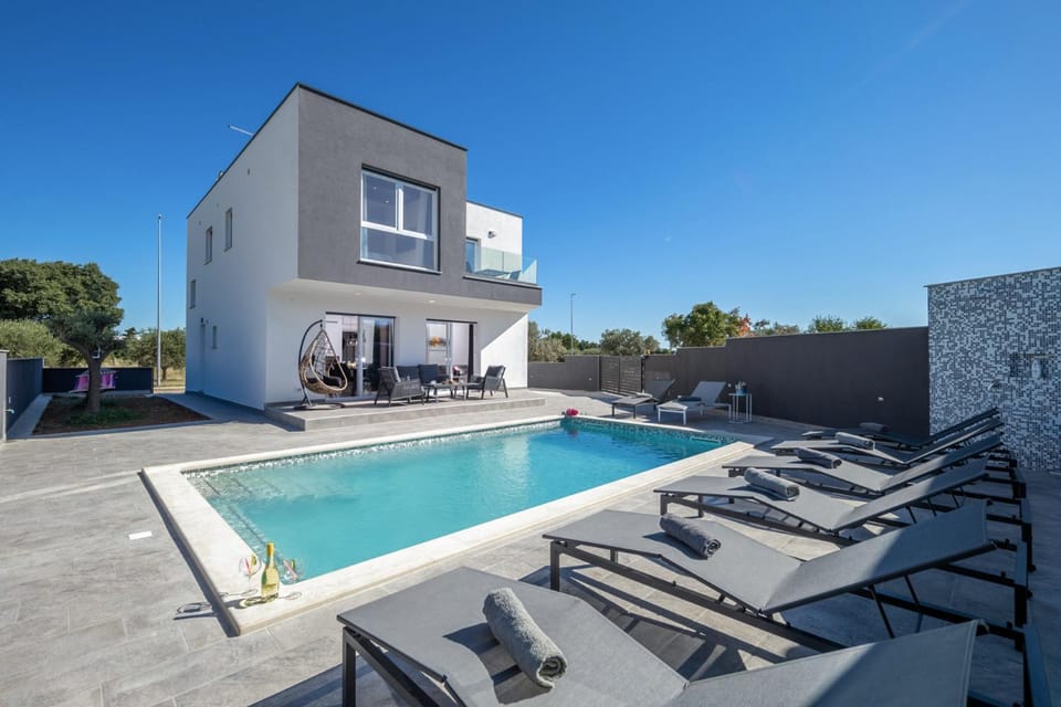 Property building, Swimming pool