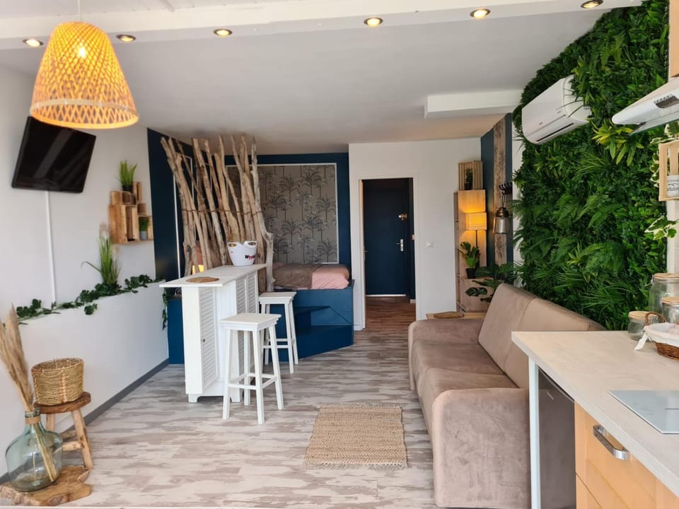 TV and multimedia, Living room, Lounge or bar