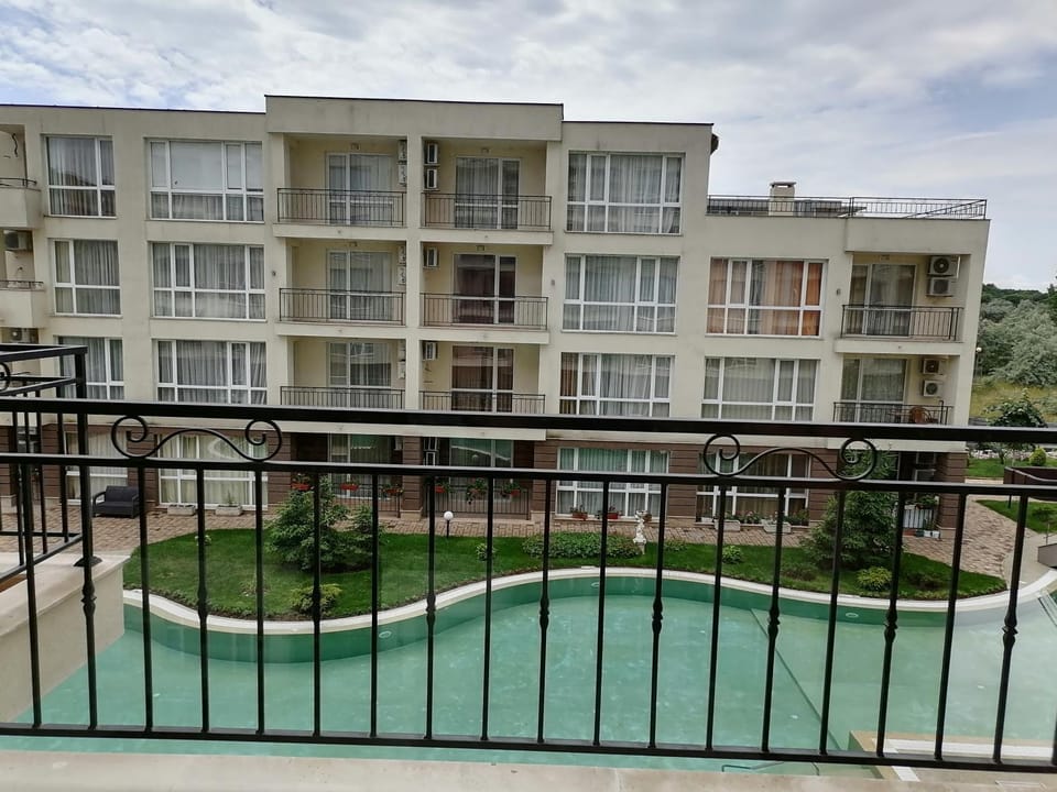 View (from property/room), Balcony/Terrace, Garden view, Pool view
