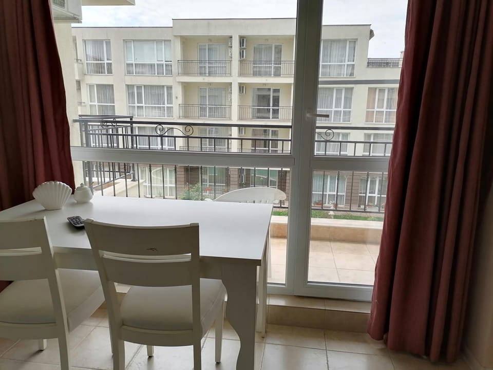 Restaurant/places to eat, View (from property/room)