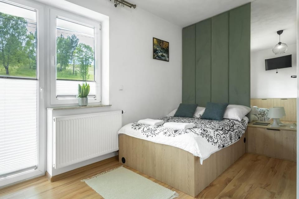 Bed, TV and multimedia, View (from property/room), View (from property/room), Balcony/Terrace, Balcony/Terrace, Other, Other, Photo of the whole room, Decorative detail, Bedroom, towels, wardrobe