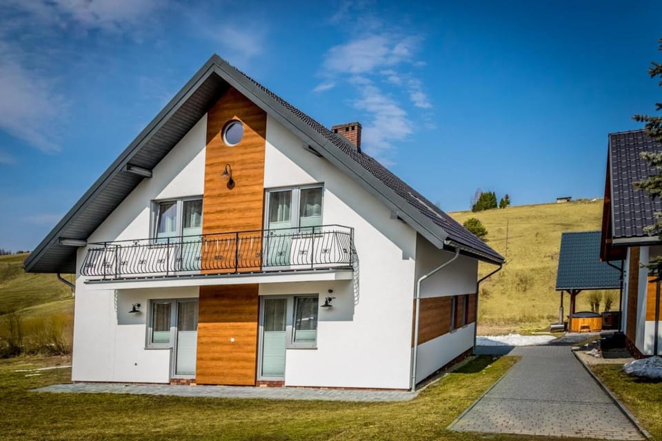 Property building, Day, Natural landscape, Hot Tub, View (from property/room), Balcony/Terrace, Balcony/Terrace