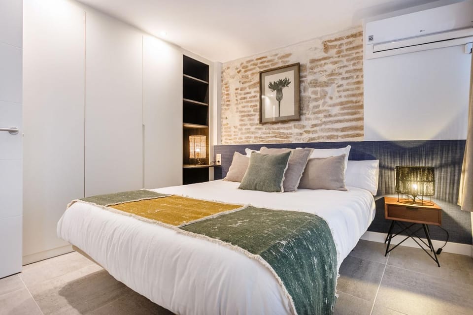 Bed, Photo of the whole room, Bedroom