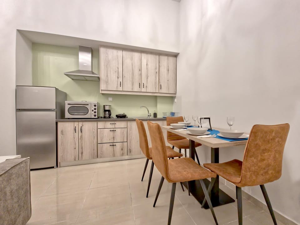 Epipleon Luxury Suites -108- Διαμέρισμα 85τμ δίπλα στη θάλασσα Apartment in Peloponnese, Western Greece and the Ionian