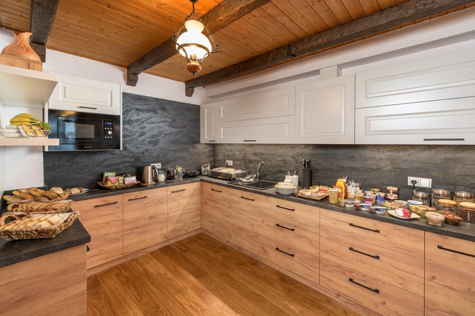 Kitchen or kitchenette, Communal kitchen, Breakfast, Buffet breakfast