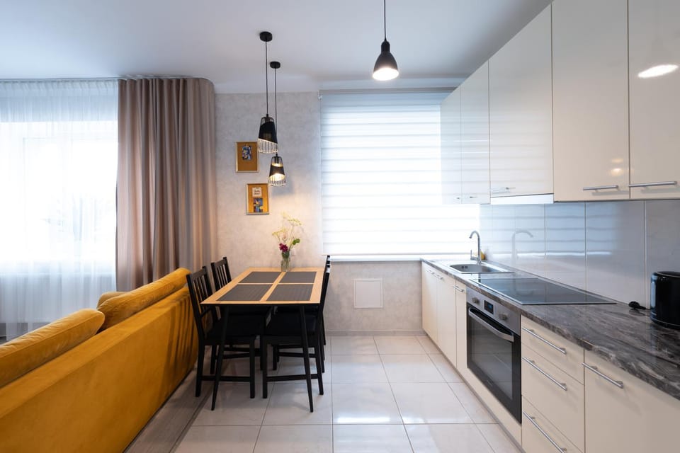Kitchen or kitchenette, Dining area