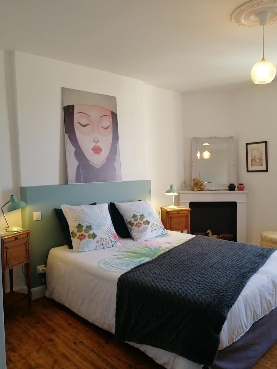 Photo of the whole room, Bedroom