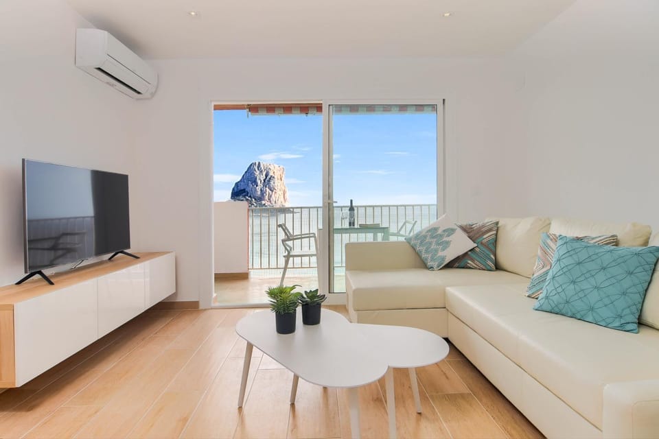 TV and multimedia, View (from property/room), Balcony/Terrace, Living room, Seating area, Sea view, air conditioner