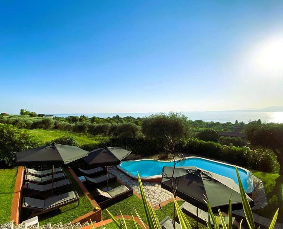 Villa Settanta Garda Lake Heated Pool Villa in Bardolino