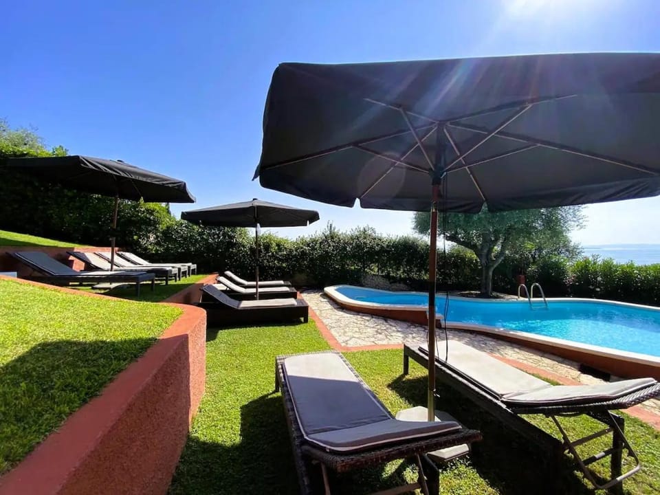 Villa Settanta Garda Lake Heated Pool Villa in Bardolino