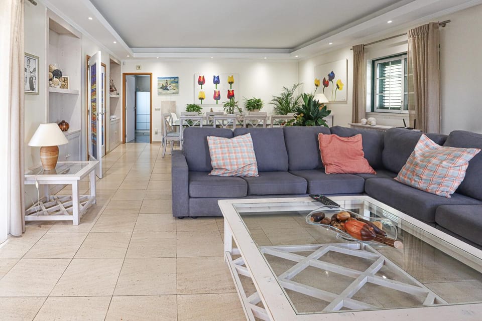 Living room, Seating area, locker
