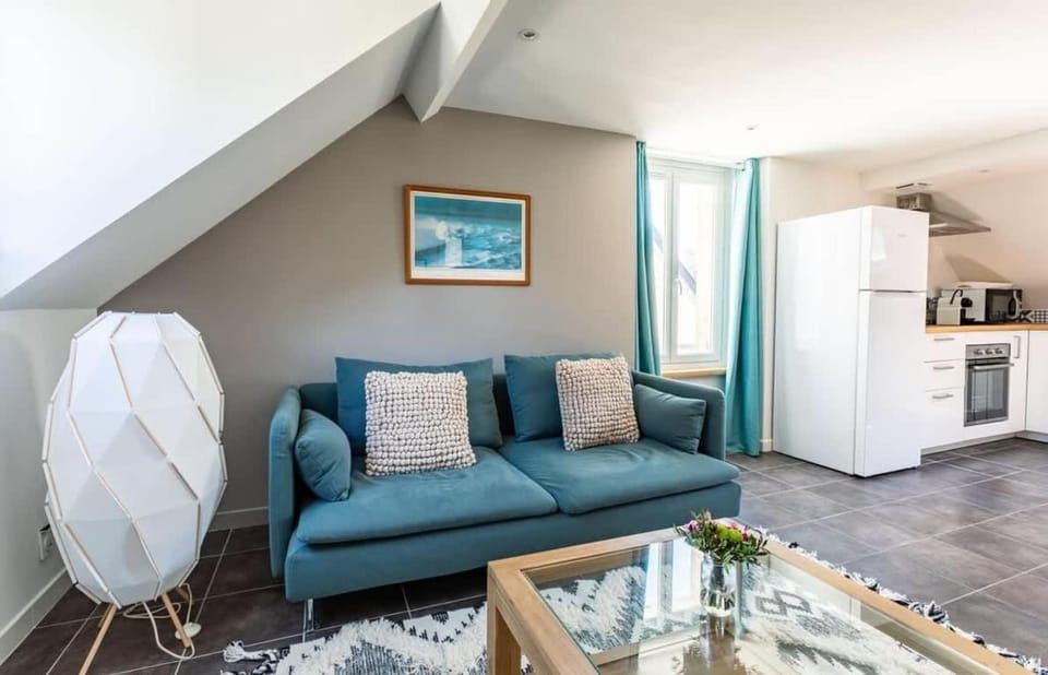 Kitchen or kitchenette, Living room, Seating area