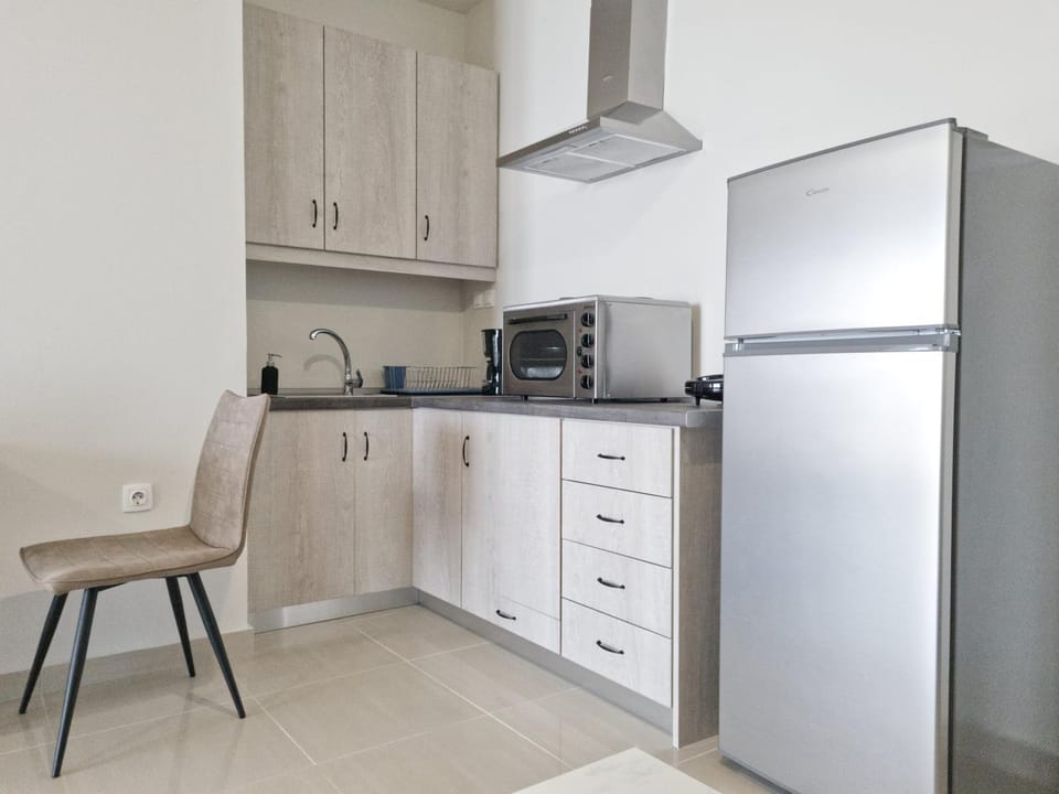 Epipleon Luxury Suites -102- Δωμάτιο 45τμ με βεράντα 35τμ μπροστά στη θάλασσα Apartment in Peloponnese, Western Greece and the Ionian