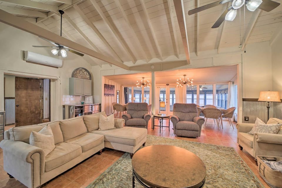 Private Beach Waterfront Disney Getaway! House in Lake O The Cherokees