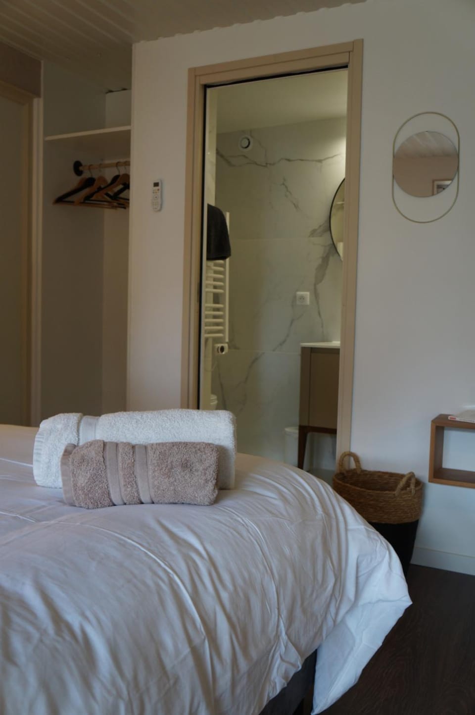 Bed, Photo of the whole room, Bedroom, wardrobe