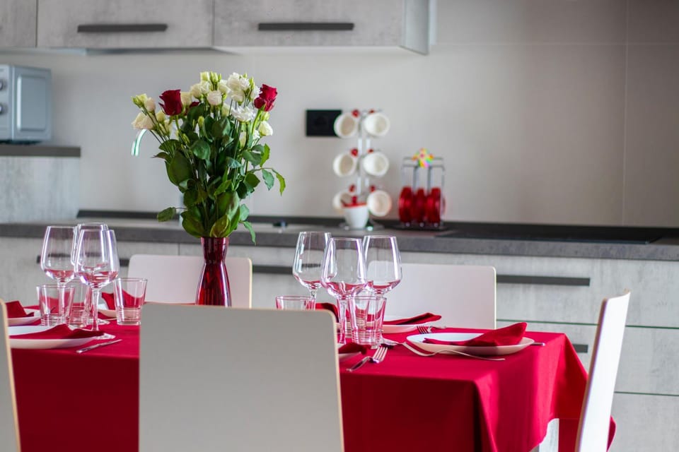 Kitchen or kitchenette, Dining area, Lunch