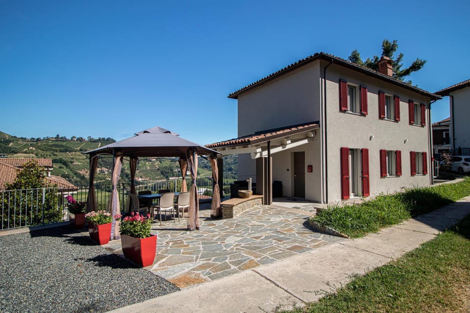 Property building, Facade/entrance, Activities, View (from property/room)