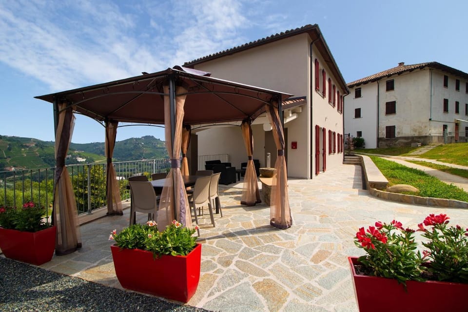 Patio, Facade/entrance