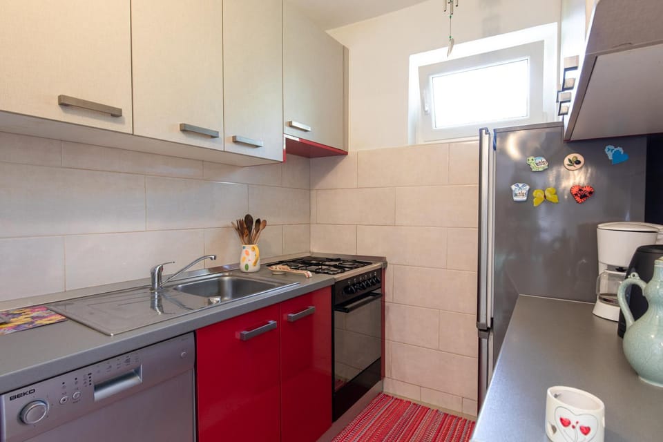 Coffee/tea facilities, dishwasher, oven, pet friendly, stove