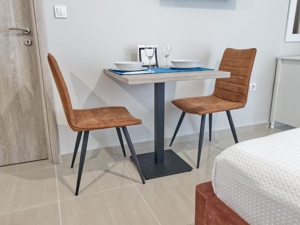 Epipleon Luxury Suites - 103 - Δωμάτιο 35τμ με βεράντα 35τμ μπροστά στη θάλασσα Apartment in Peloponnese, Western Greece and the Ionian
