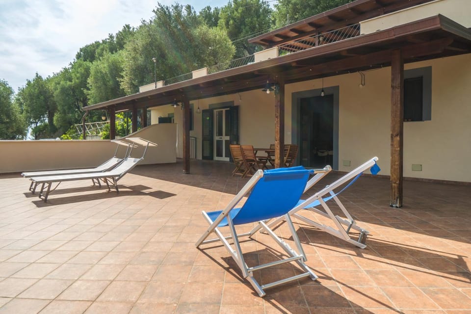 Property building, Facade/entrance, Solarium, Balcony/Terrace, sunbed