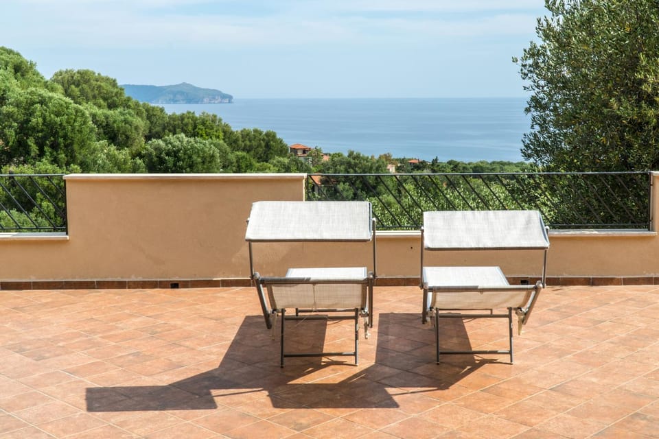 Property building, Natural landscape, Solarium, Balcony/Terrace, Mountain view, Sea view