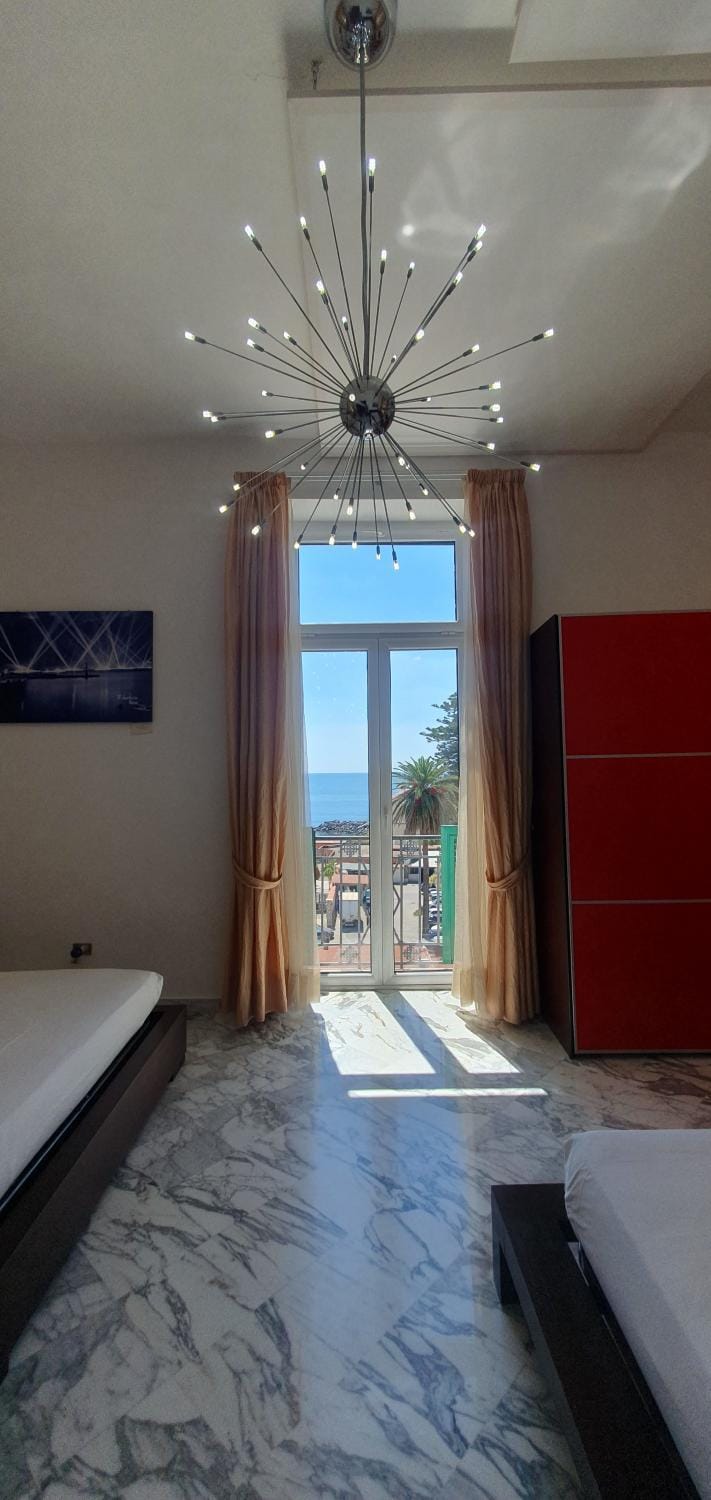Bed, View (from property/room), Balcony/Terrace, Photo of the whole room, Bedroom, City view, Landmark view, Sea view, young children, group of guests, Family, heating, internet, towels, air conditioner