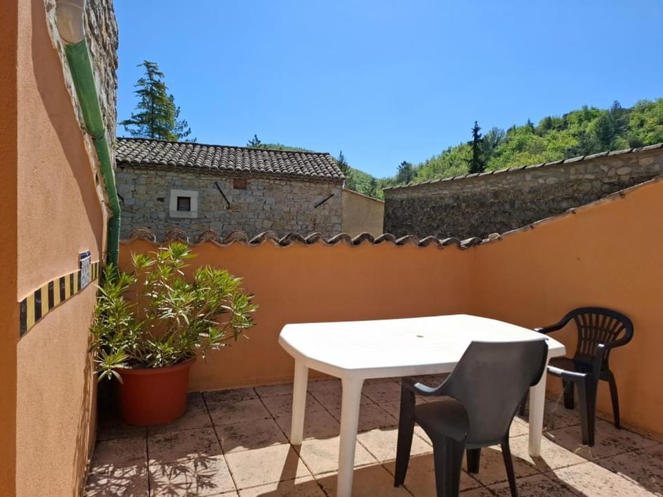 Gîtes du Domaine de Serre Long House in Provence-Alpes-Côte d'Azur
