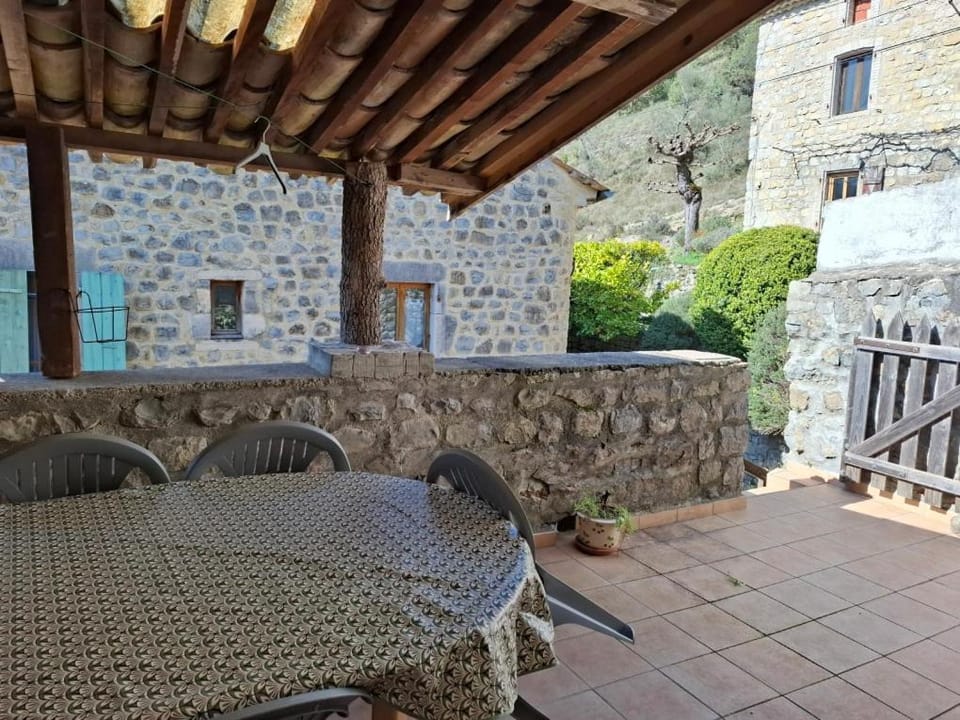 Gîtes du Domaine de Serre Long House in Provence-Alpes-Côte d'Azur