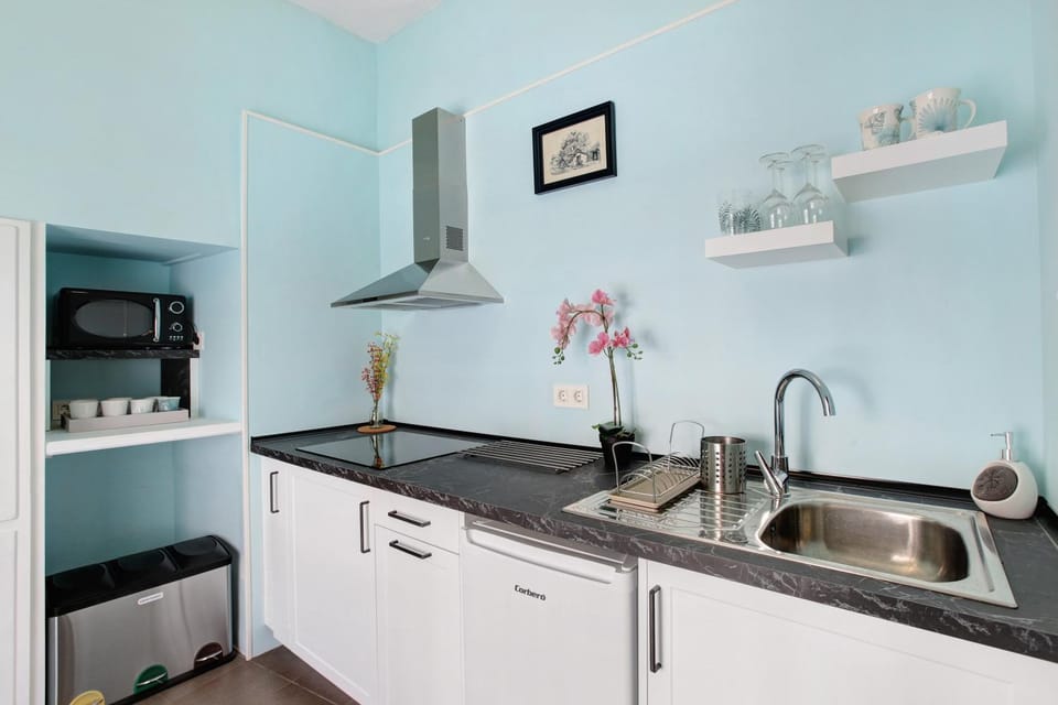 Kitchen or kitchenette, Living room