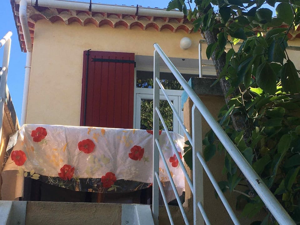 Patio, Facade/entrance