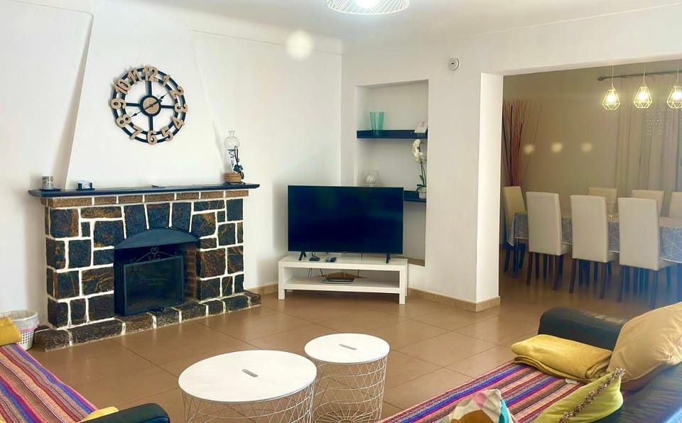 TV and multimedia, Living room, Seating area, Evening entertainment