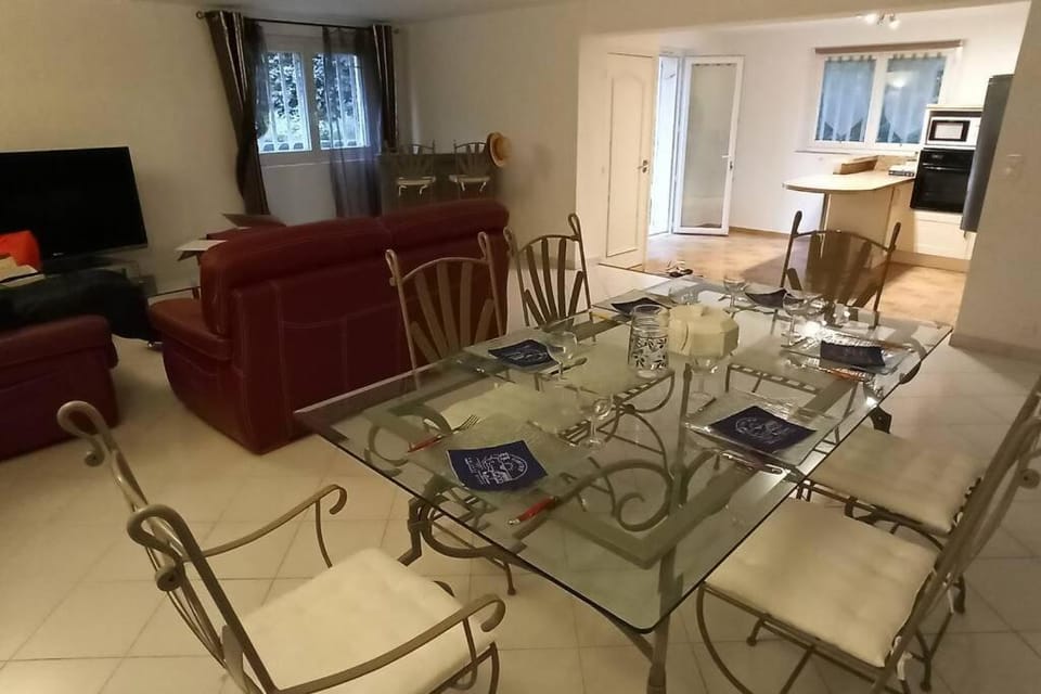 Location Rez de maison dans quartier charmant House in Saint-Raphael