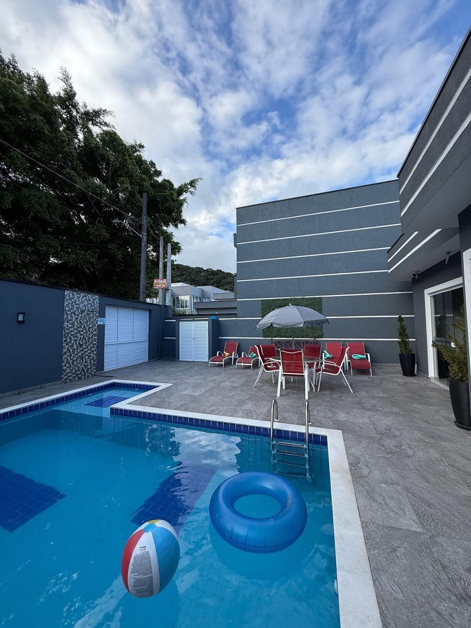Swimming pool