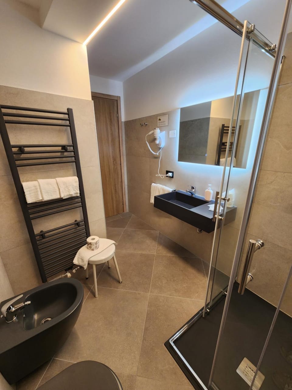 Shower, Bathroom, towels