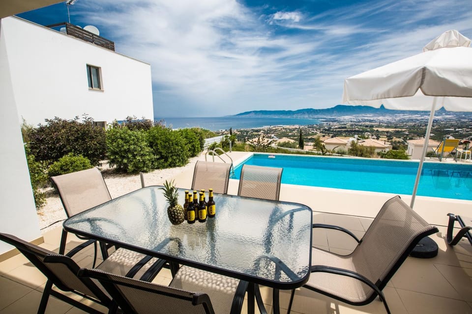 Balcony/Terrace, Seating area, Sea view, Swimming pool