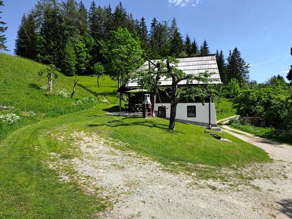Property building, Day, Natural landscape, Garden, Hiking, Cycling, Garden view, Mountain view