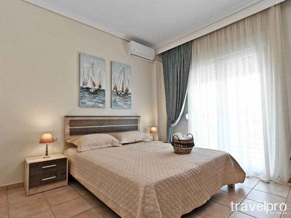 Bed, Photo of the whole room, Bedroom, air conditioner