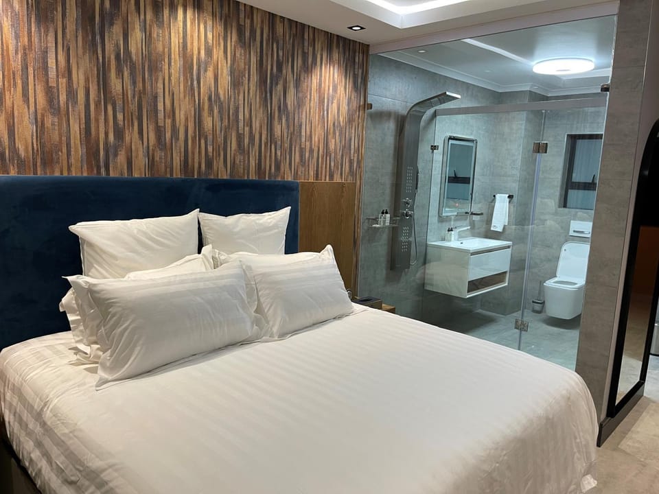 Shower, Photo of the whole room, Bedroom