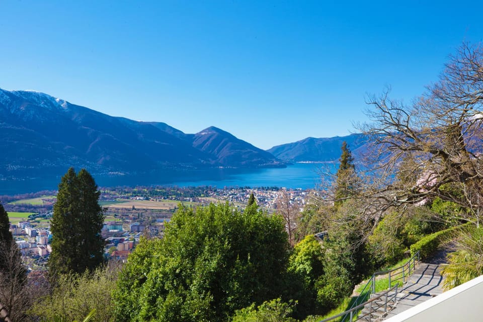 Nearby landmark, Day, Natural landscape, Lake view, Mountain view, River view