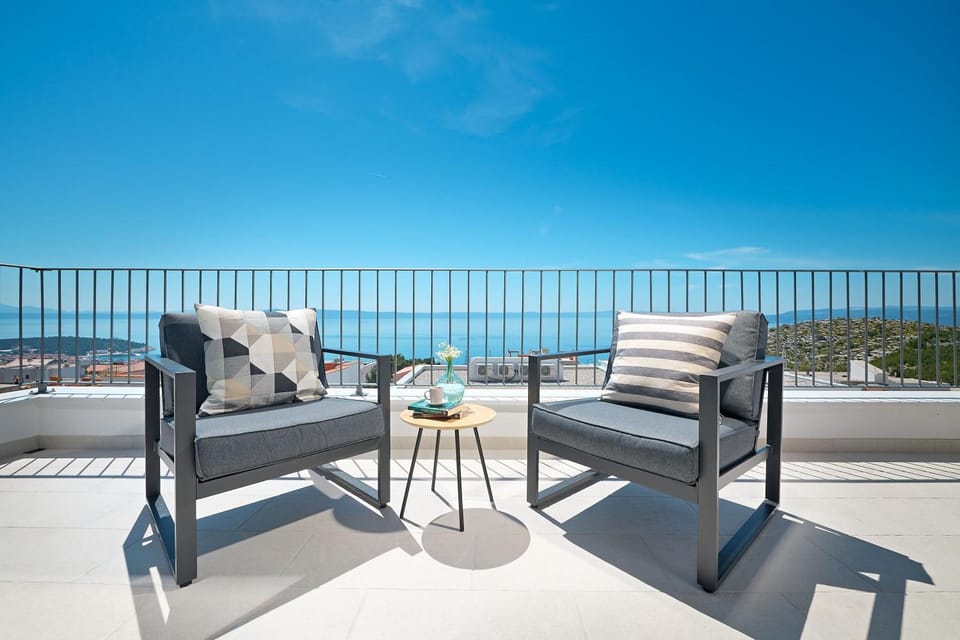 Sea view, sunbed
