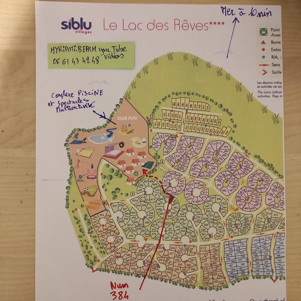 Le 384 mobilhome Clim Velos TV lavlinge plancha transats Campground/ 
RV Resort in Lattes