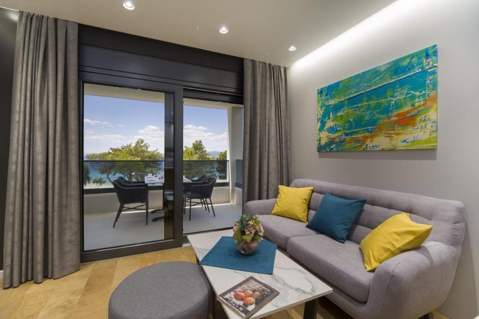 Natural landscape, View (from property/room), Balcony/Terrace, Living room, Seating area