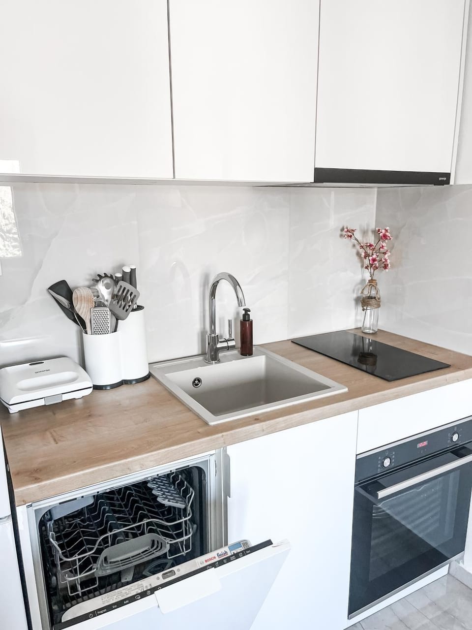 dishwasher, pet friendly, stove