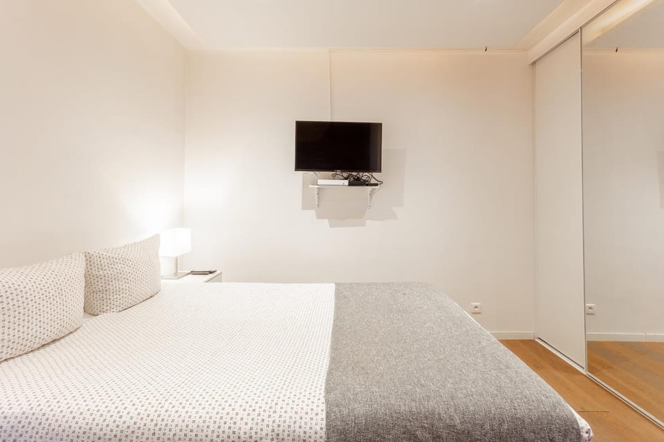 Victor Hugo Flat Apartment in Paris